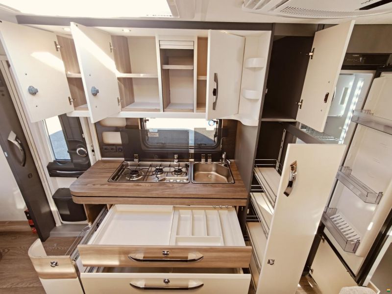 Hobby Excellent Edition 545 KMF - Stockbett