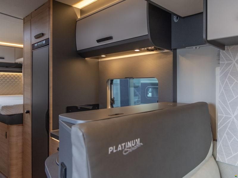 Knaus Live Wave 700 MEG Platinum Selection