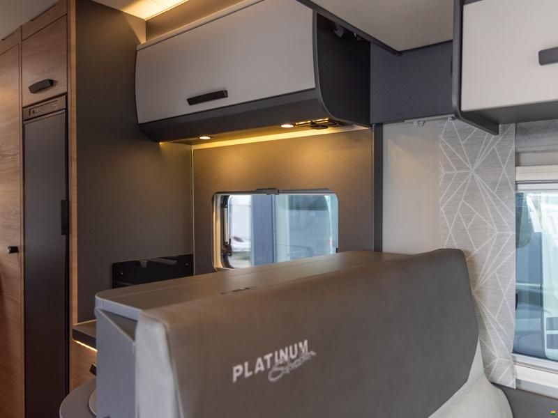 Knaus Live TI 700 MEG Platinum Selection