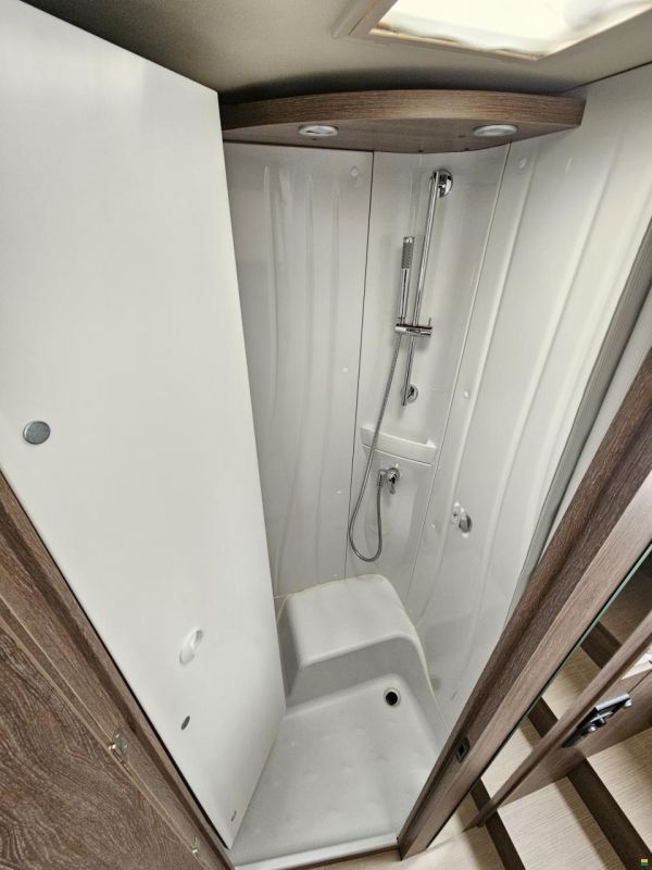 Bürstner Ixeo Time it726g mit Einzelbett&Hubbett!