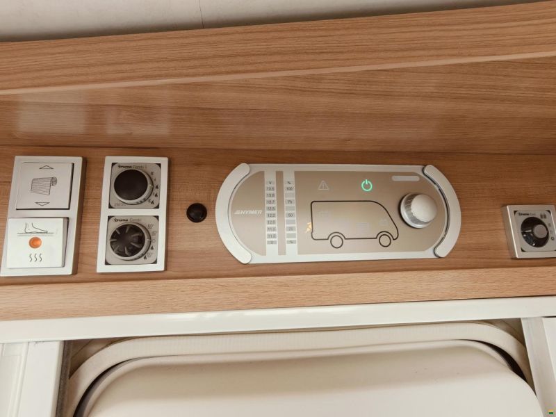 Hymer Exsis-i 674 Automat - Längsbett