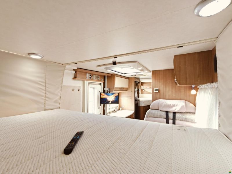 Hymer Exsis-i 674 Automat - Längsbett