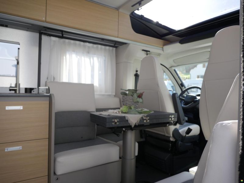 Adria Compact Select DL 'Swiss Edition'