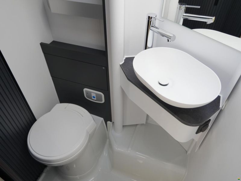 Adria Compact Select DL 'Swiss Edition'