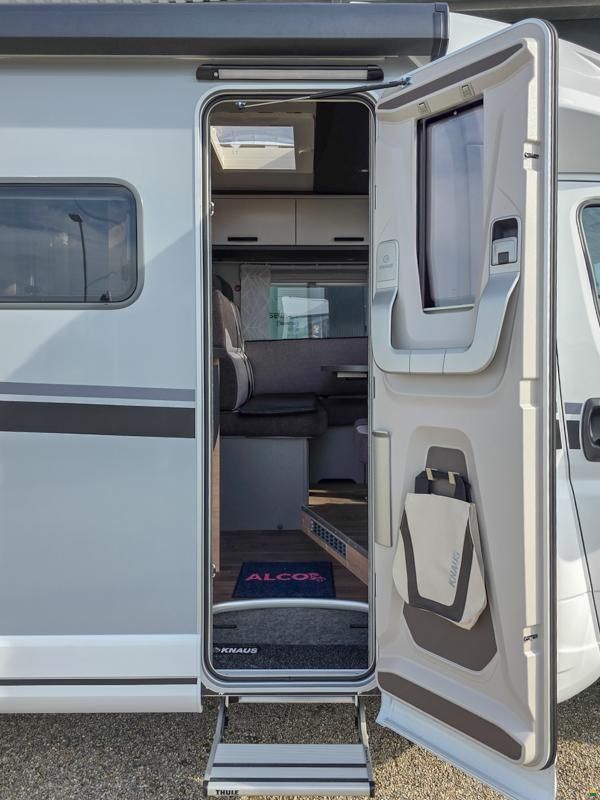 Knaus Live TI 650 MEG Platinum Selection