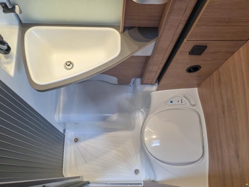 Knaus Live Wave 650 MEG Platinum Selection