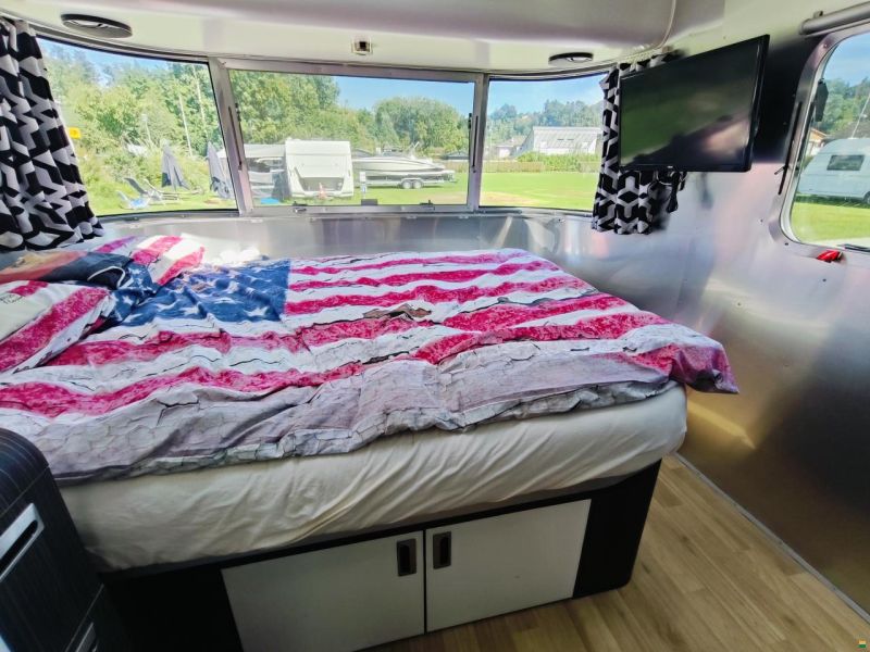 Airstream 684 international