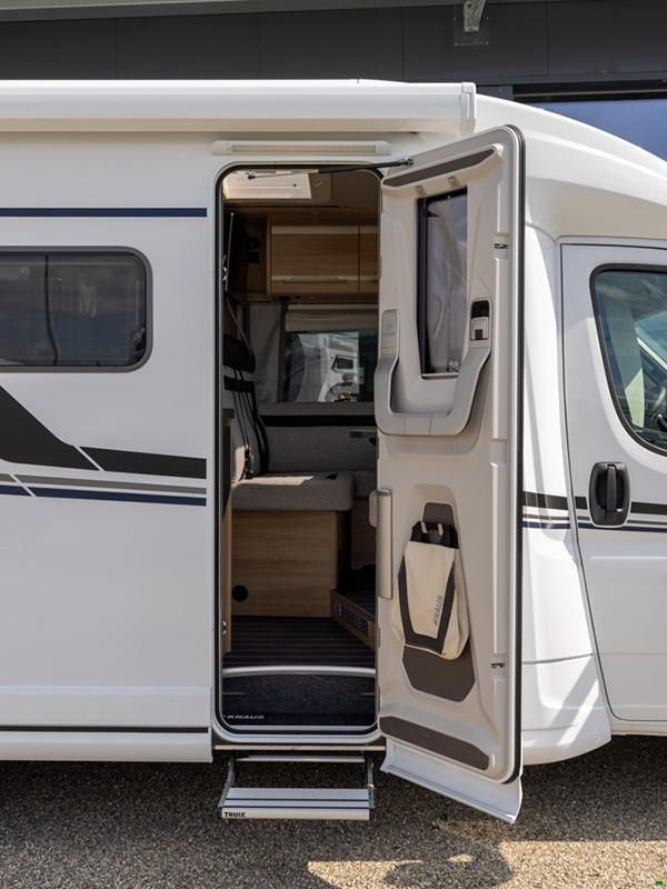 Knaus Sky TI 700 MEG Platinum Selection