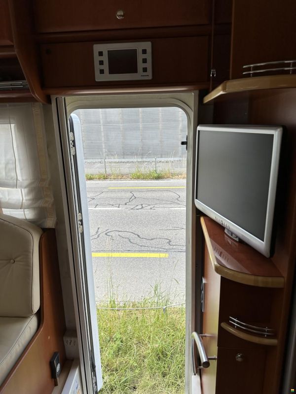 Concorde Charisma 890M