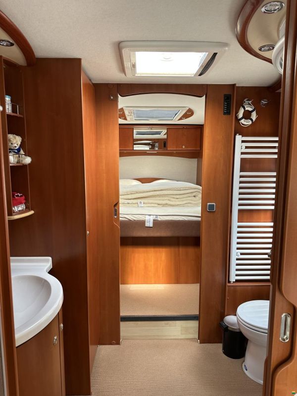 Concorde Charisma 890M