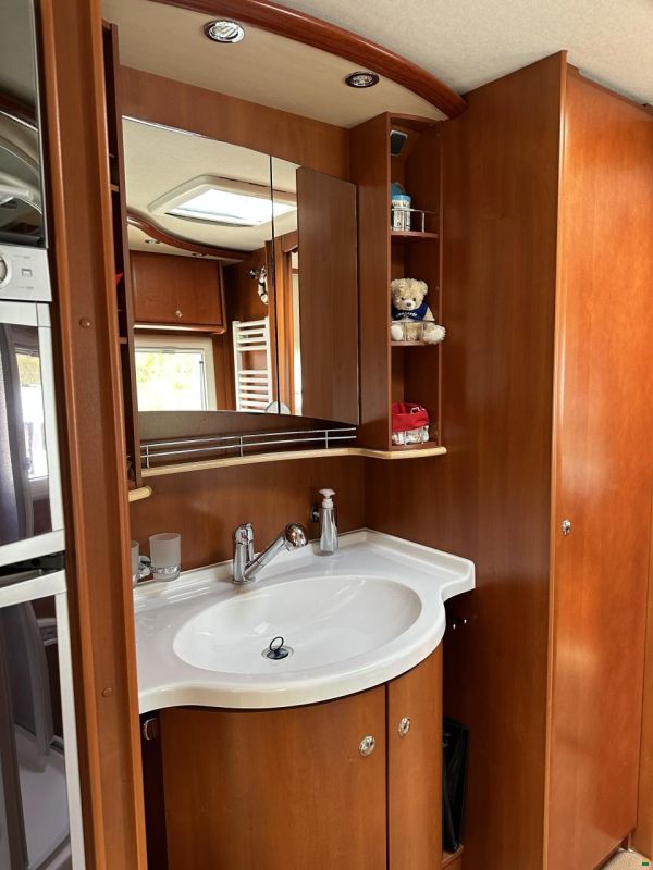 Concorde Charisma 890M