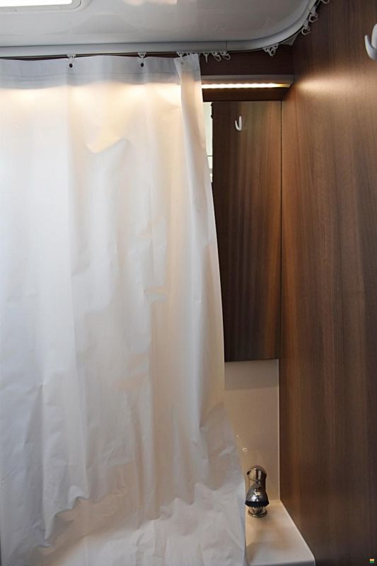 Globecar EXPLORER Z NEO TRAVELLER 3,0 D HOCHDACH