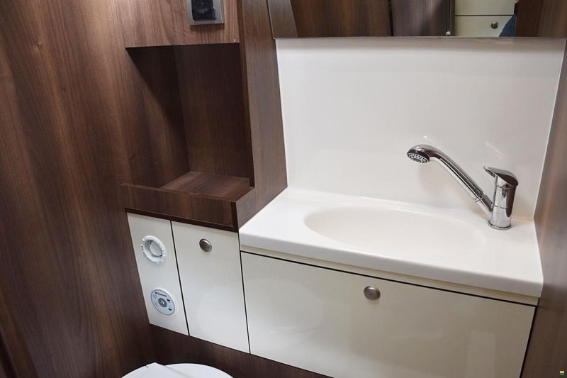 Globecar EXPLORER Z NEO TRAVELLER 3,0 D HOCHDACH