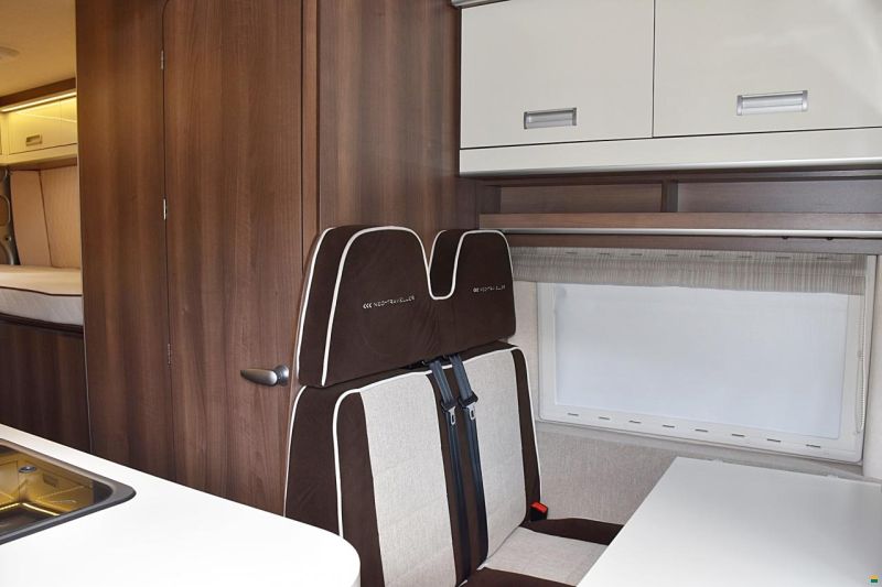 Globecar EXPLORER Z NEO TRAVELLER 3,0 D HOCHDACH