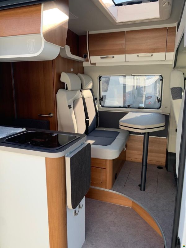 Van Tourer 600D Comfort Peugeot 165PS Doppelhubbett