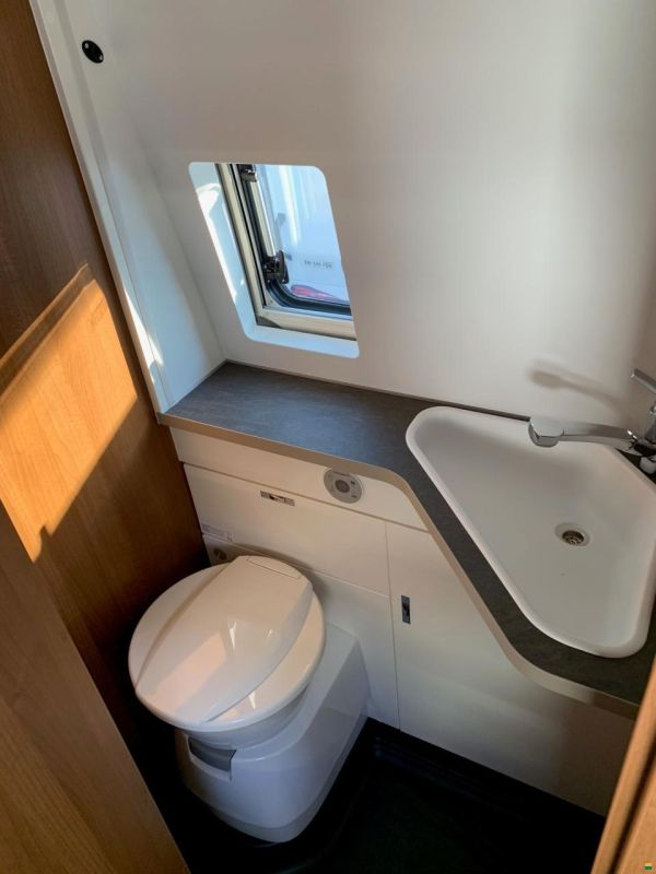 Van Tourer 600D Comfort Peugeot 165PS Doppelhubbett