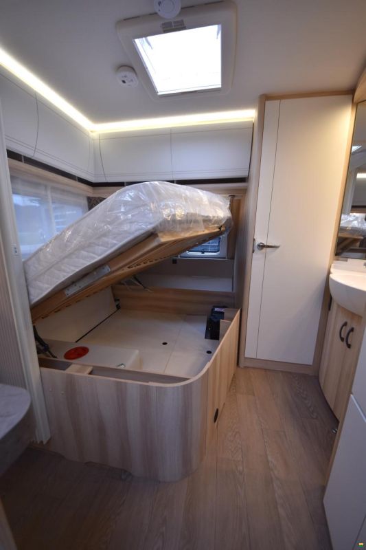 Hobby 560 KMFe De Luxe