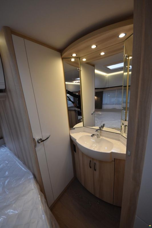 Hobby 560 KMFe De Luxe