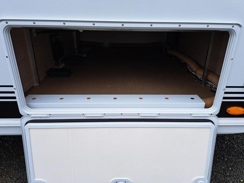 Bürstner Premio 495 TK Black Forest