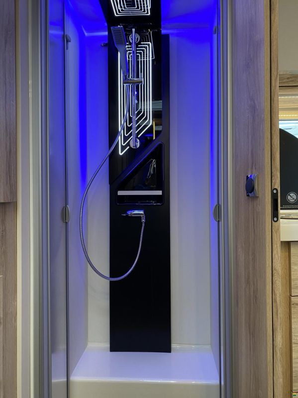 Eura Mobil Integra Line IL 695 LF