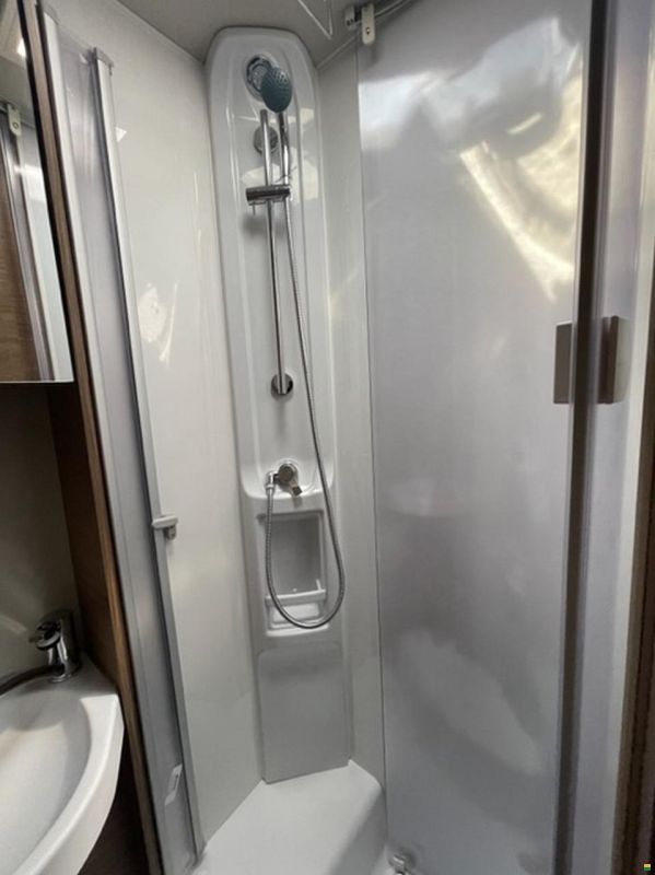 Knaus L!ve Wave 700 MX