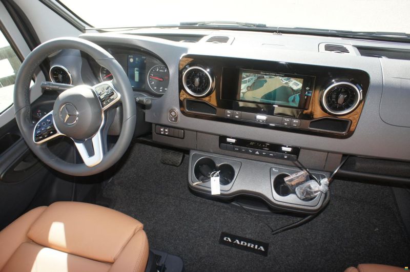 Adria Matrix Supreme MB 670 SL