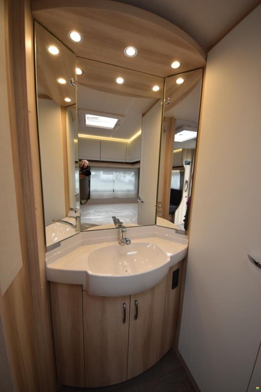 Hobby 460 UFe De Luxe (O04)