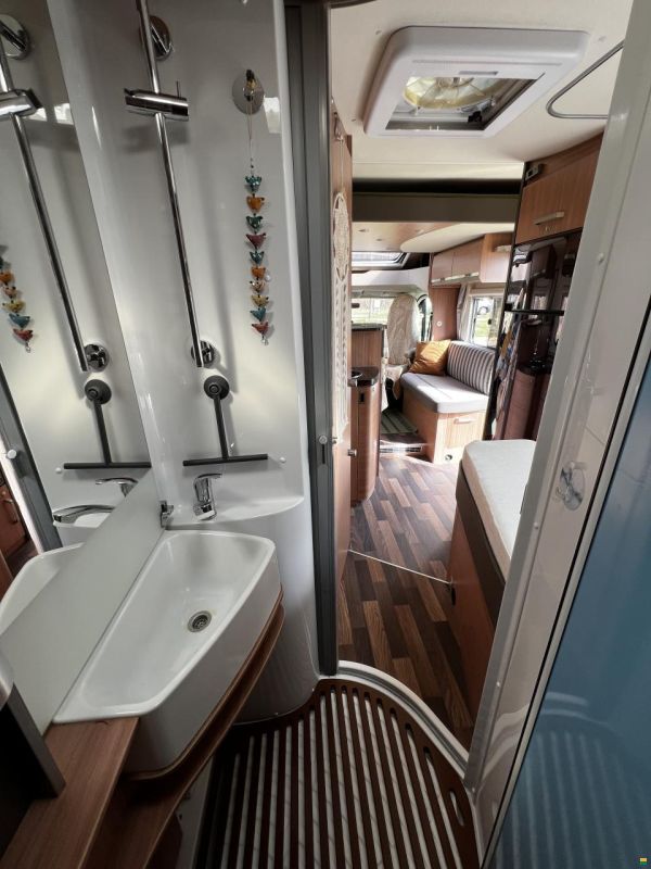 Knaus Sky Wave 650 MF Celebration