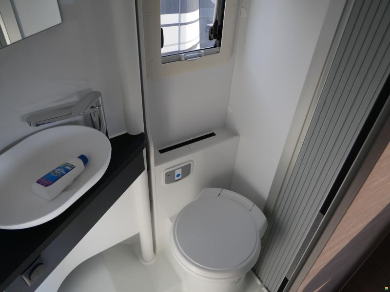 Adria Coral Supreme MB 650 SL