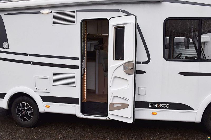 Etrusco I 7400 SB COMPLETE SELE 2,3 D 9G-AUTOMAT