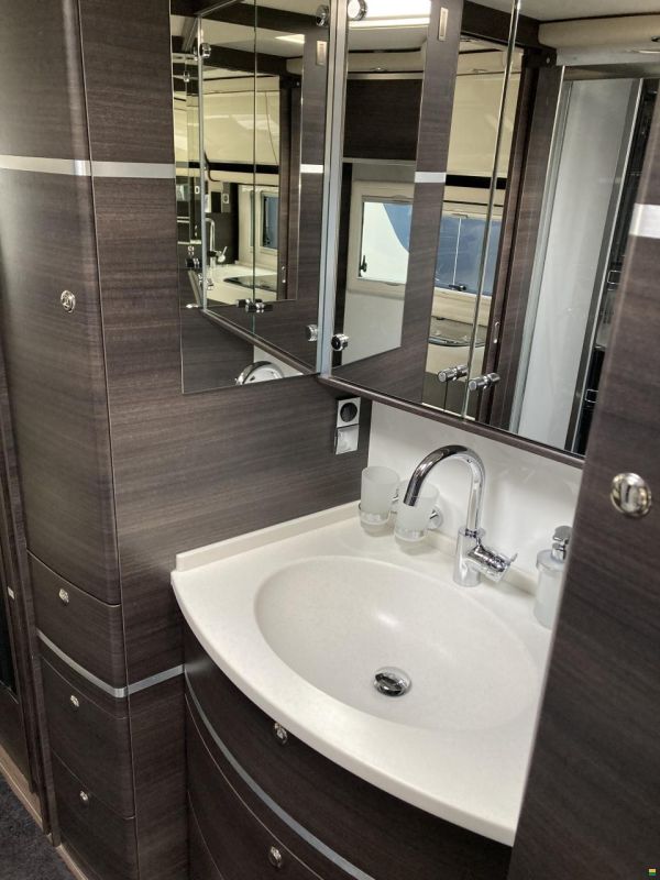 Concorde Carver 850 L