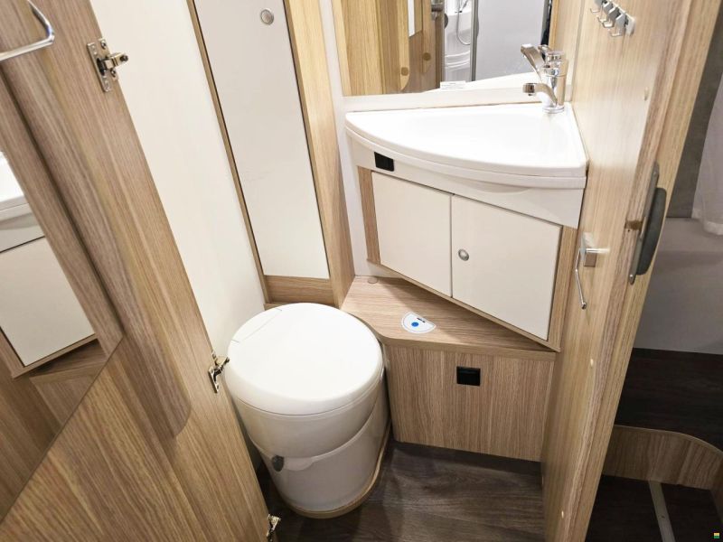 Sunlight CAPRON I 69 2.3 9-GANG AUTOMAT MJ 160