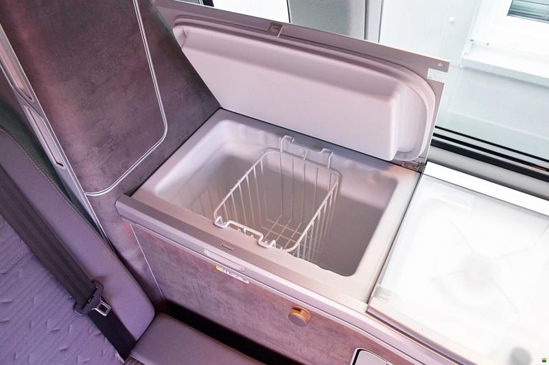 Volkswagen VW T6.1 CALIFORNIA 2,0 TDI DSG 4M OCEAN