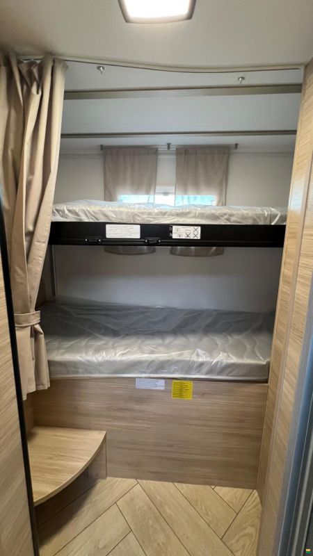 Challenger 380 Etape Edition