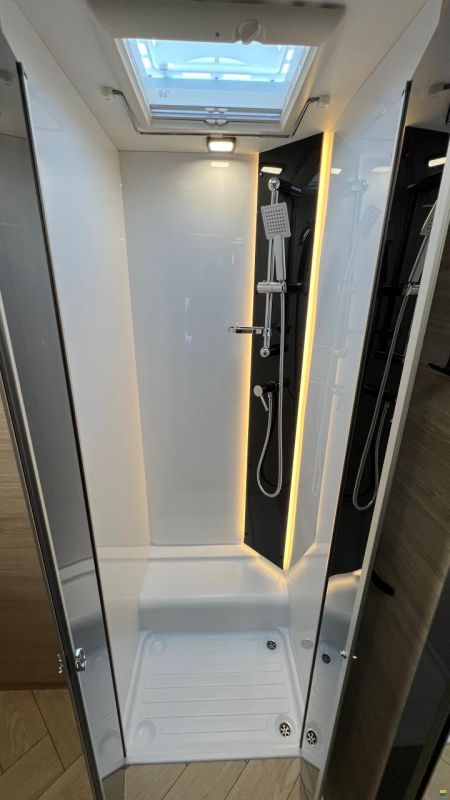 Challenger 380 Etape Edition