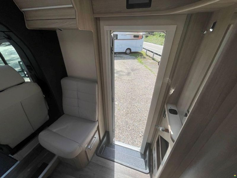 Kabe Travel Master NOVUM 750 LGB Light