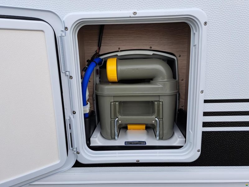 Bürstner Premio 455 TS Black Forest