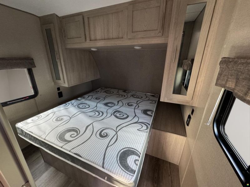 Coachmen Catalina Legacy 243RBS