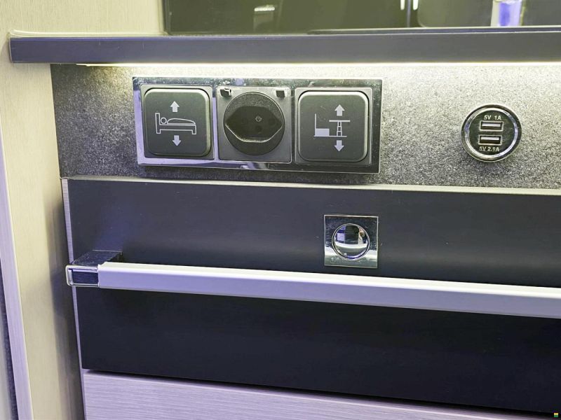 Challenger 260 GRAPHITE PREMIUM 2.0 TDCI AUTOMAT