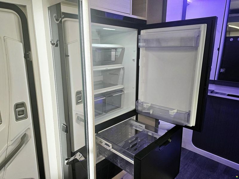 Challenger 260 GRAPHITE PREMIUM 2.0 TDCI AUTOMAT