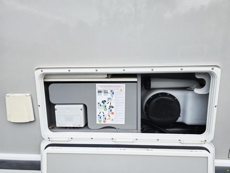 Challenger 260 GRAPHITE PREMIUM 2.0 TDCI AUTOMAT