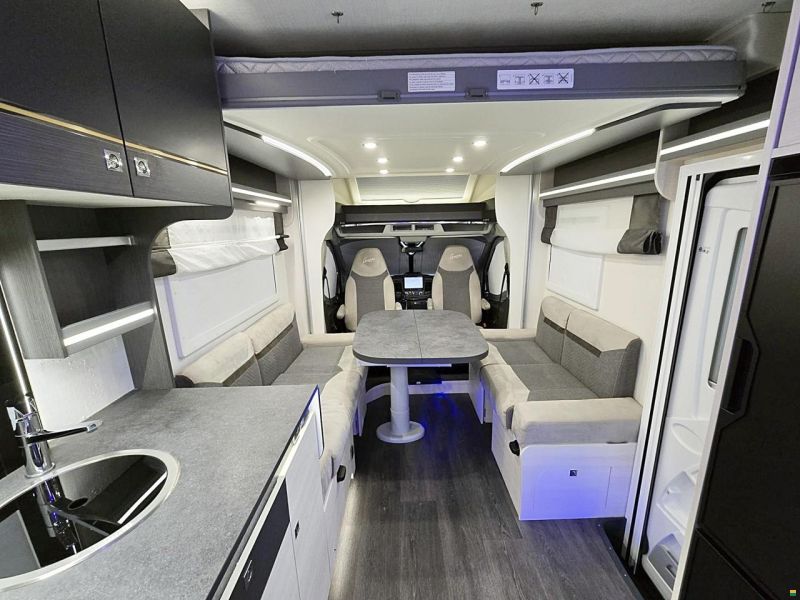 Challenger 260 GRAPHITE PREMIUM 2.0 TDCI AUTOMAT