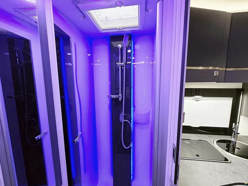 Challenger 260 GRAPHITE PREMIUM 2.0 TDCI AUTOMAT