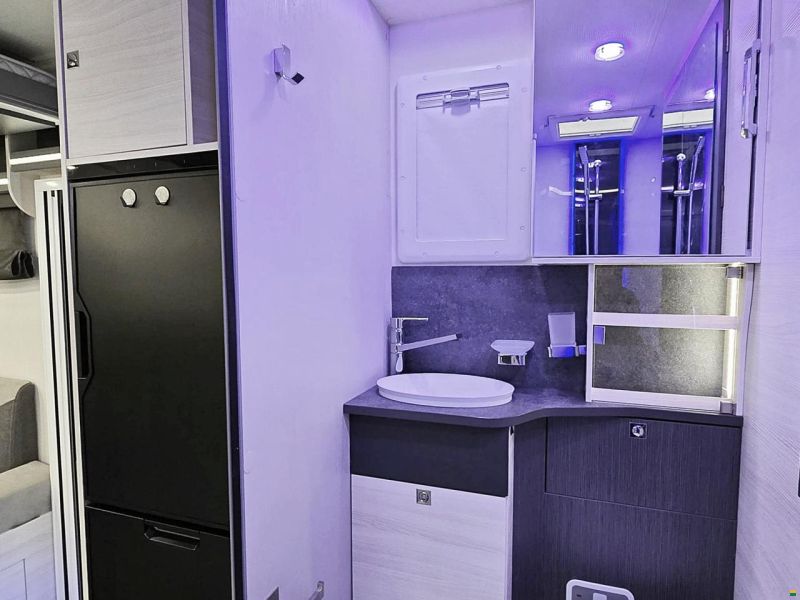 Challenger 260 GRAPHITE PREMIUM 2.0 TDCI AUTOMAT