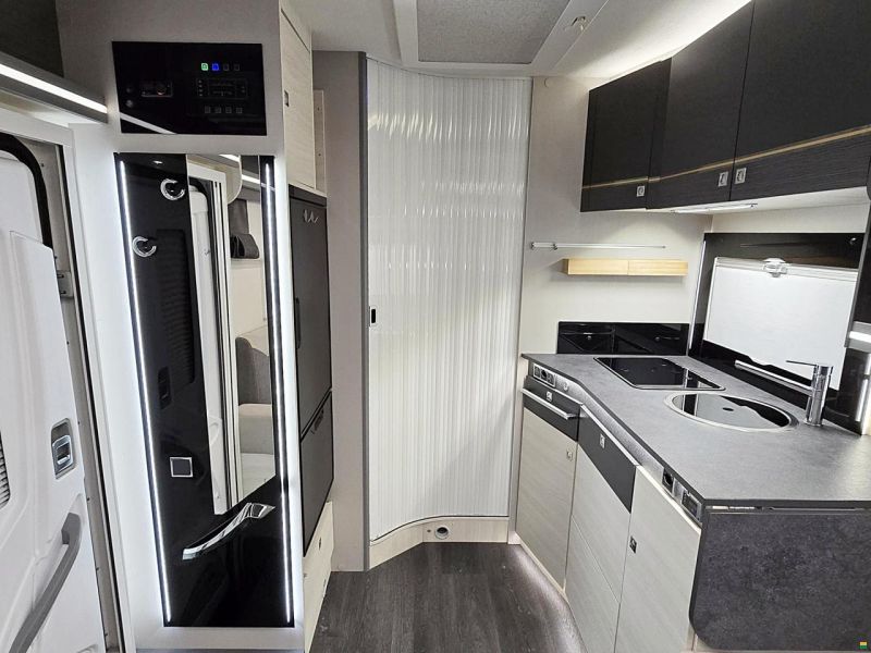 Challenger 260 GRAPHITE PREMIUM 2.0 TDCI AUTOMAT