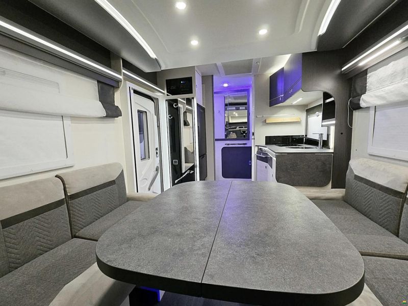 Challenger 260 GRAPHITE PREMIUM 2.0 TDCI AUTOMAT