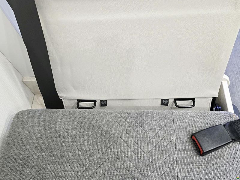 Challenger 260 GRAPHITE PREMIUM 2.0 TDCI AUTOMAT