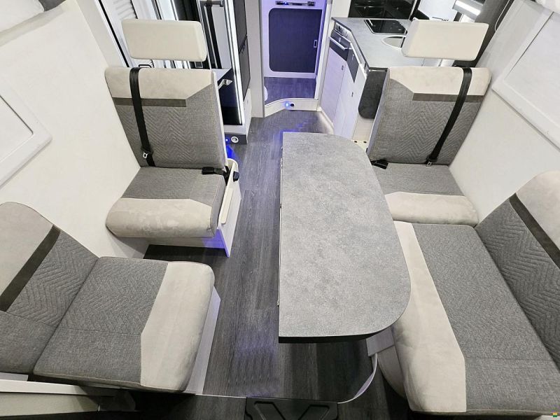 Challenger 260 GRAPHITE PREMIUM 2.0 TDCI AUTOMAT