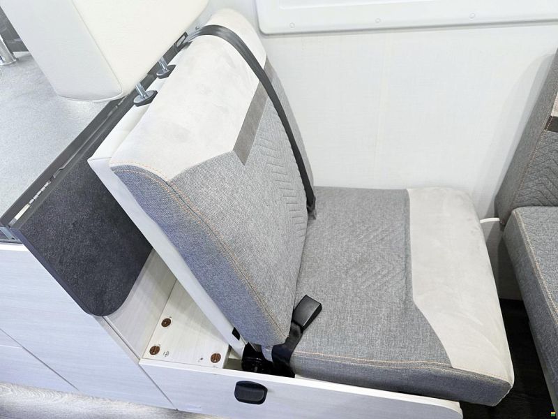 Challenger 260 GRAPHITE PREMIUM 2.0 TDCI AUTOMAT