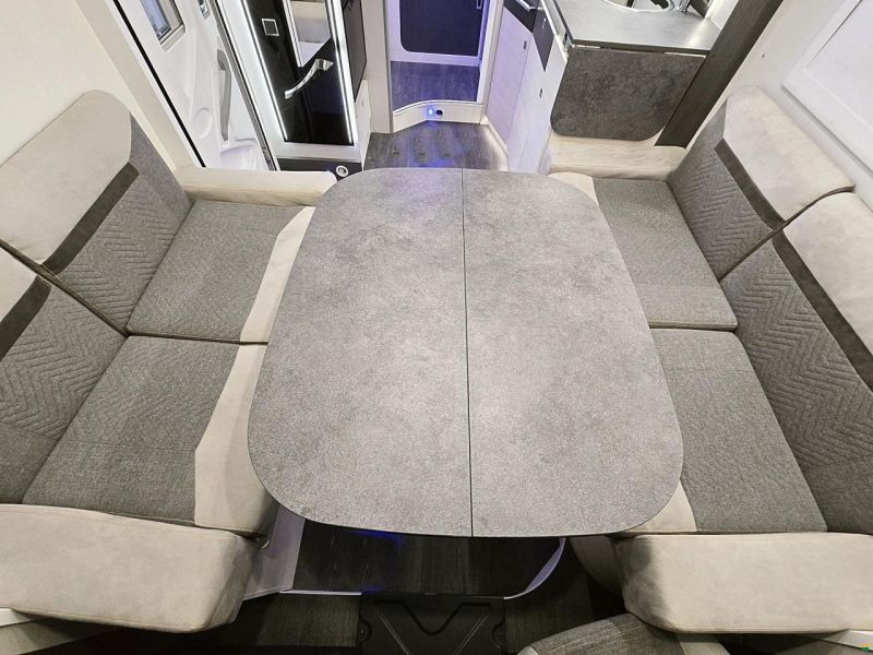 Challenger 260 GRAPHITE PREMIUM 2.0 TDCI AUTOMAT